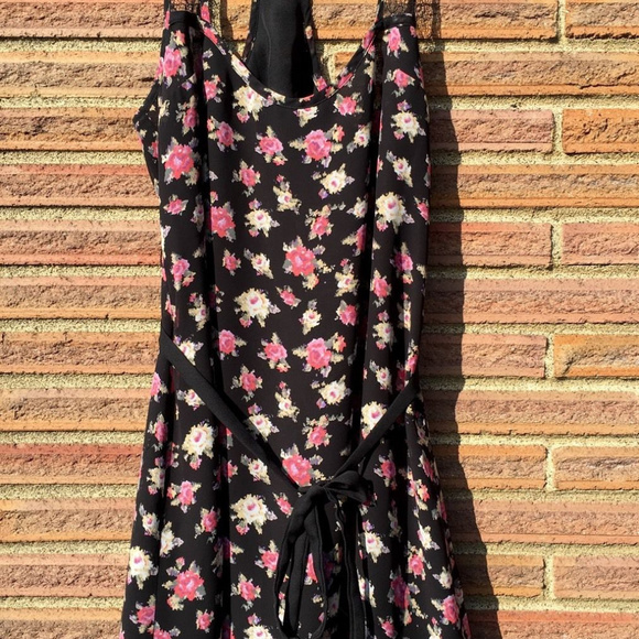 GUESS Floral Black Lace Dress - Picture 1 of 6